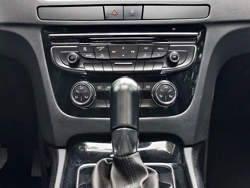 Peugeot 508 2016 — фото 19