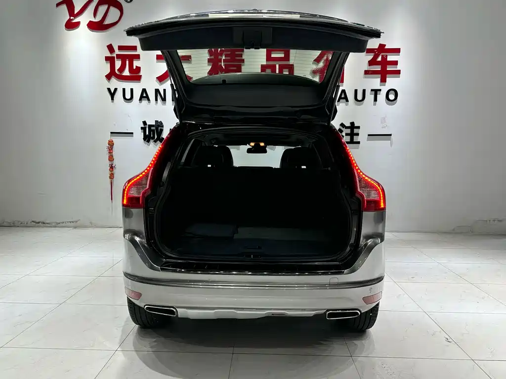 Volvo XC60 2017 — фото 18