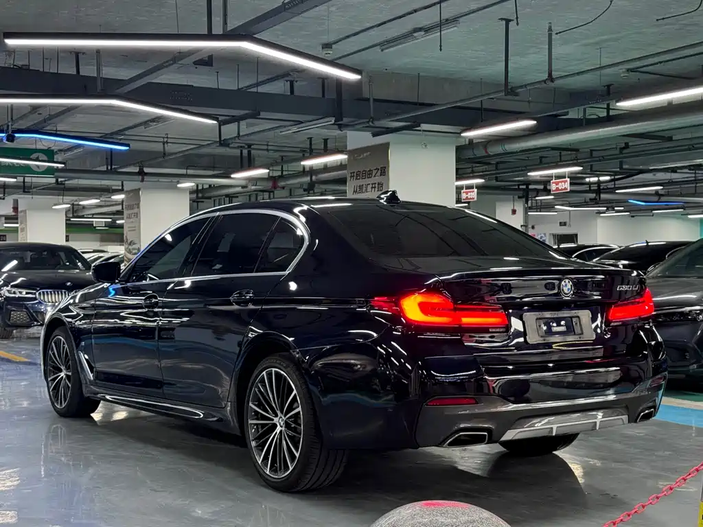 BMW 5 Series 2022 — фото 16