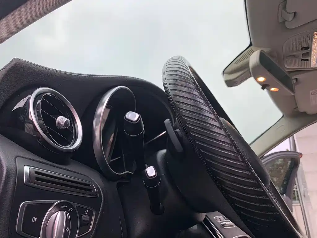 Mercedes-Benz C-Class 2018 — фото 15