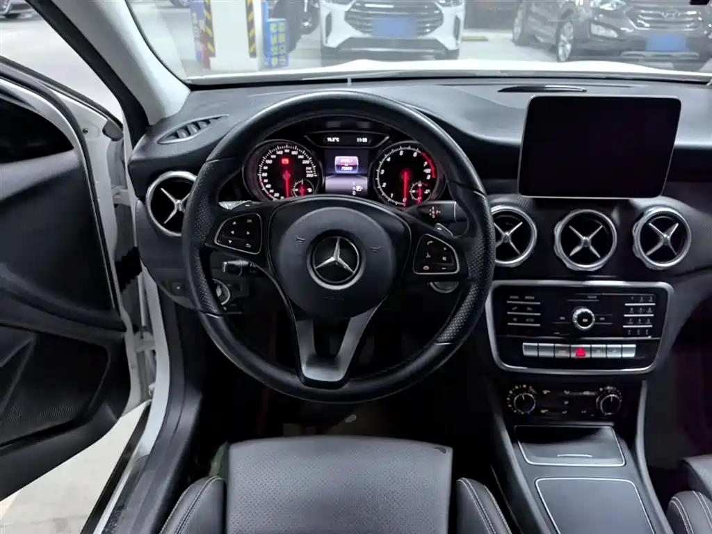 Mercedes-Benz GLA 2018 — фото 11
