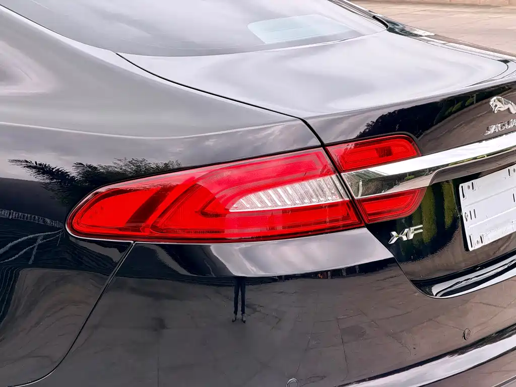 Jaguar XF 2014 — фото 15