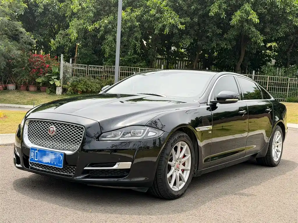 Jaguar XJ 2016 — фото 1