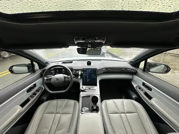 NIO ES8 2021