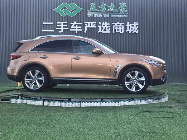 Infiniti QX70 2014