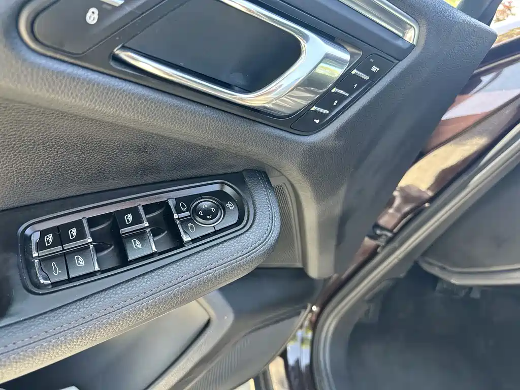 Porsche Macan 2016 — фото 19