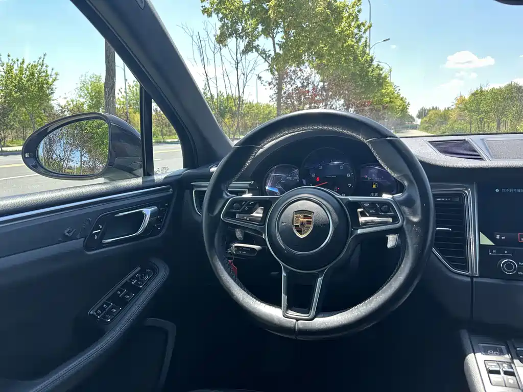 Porsche Macan 2016 — фото 12