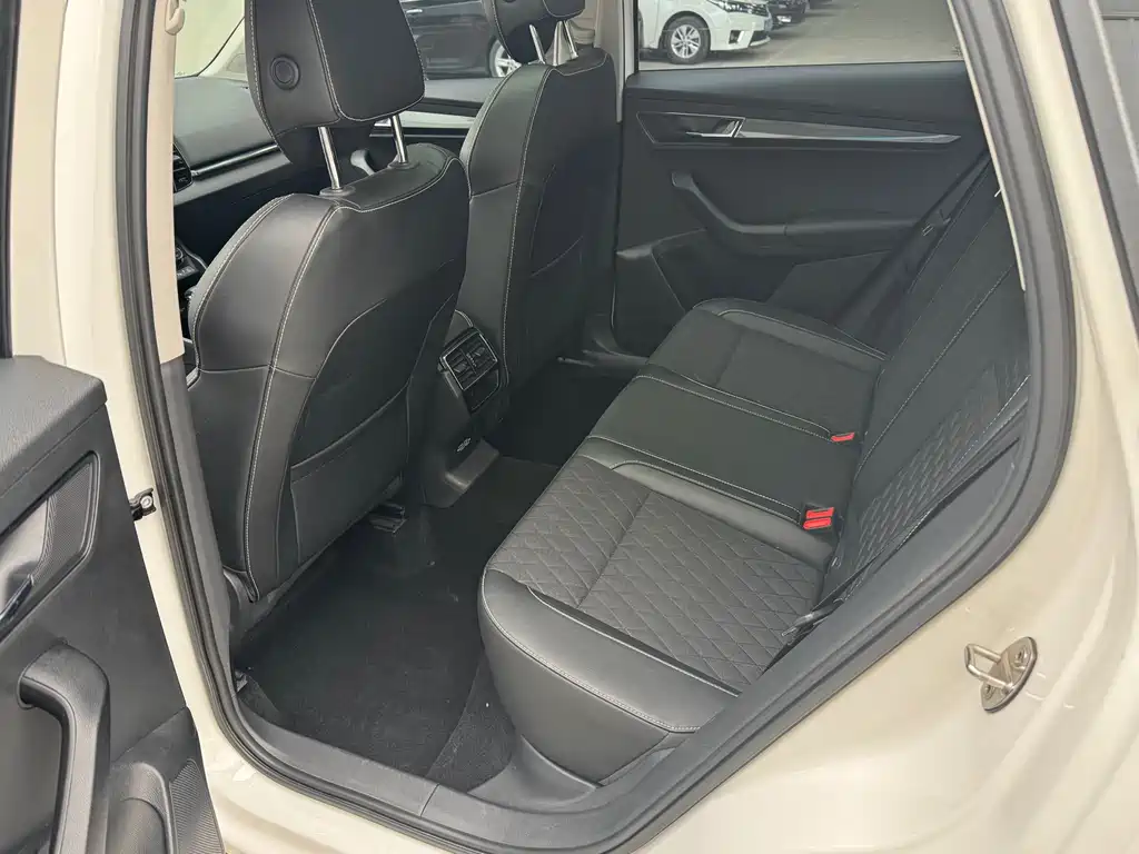 Skoda Karoq 2019 — фото 10