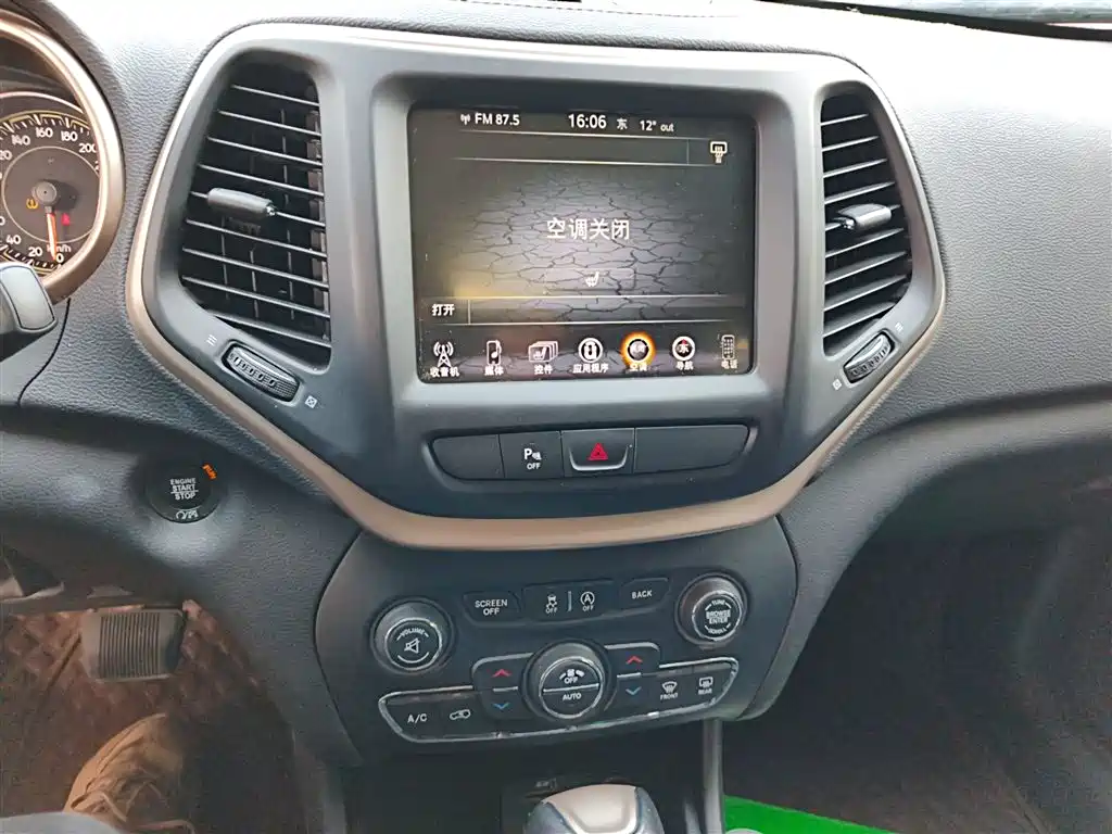 Jeep Cherokee 2017 — фото 13