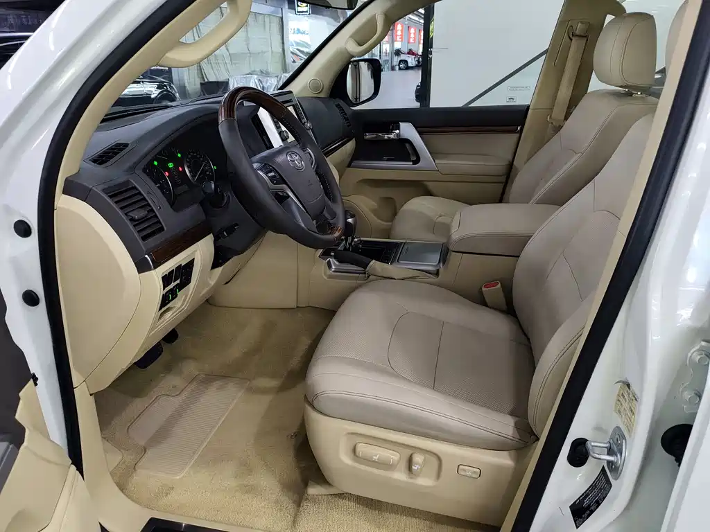 Toyota Land Cruiser 2017 — фото 18