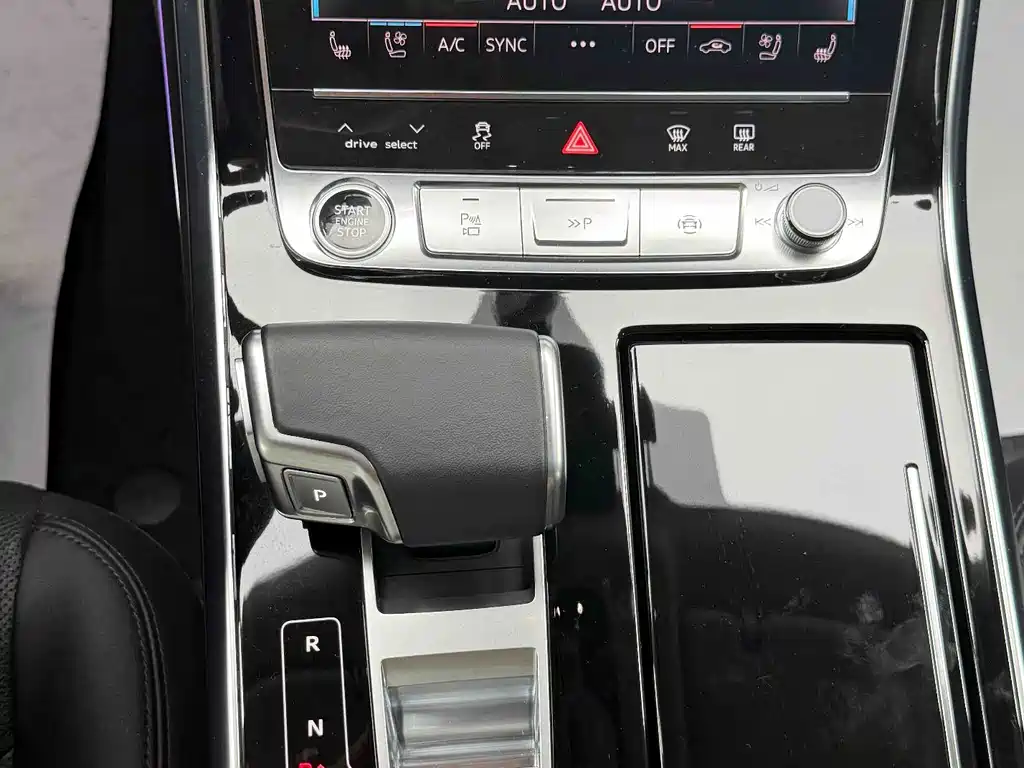 Audi Q8 2024 — фото 15
