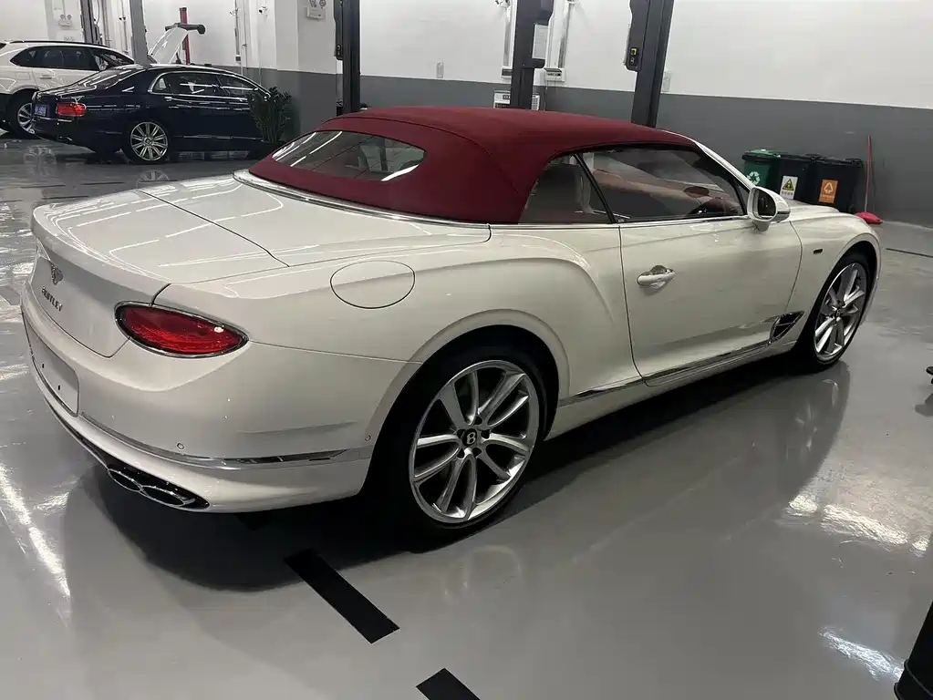 Bentley Continental 2025 — фото 8