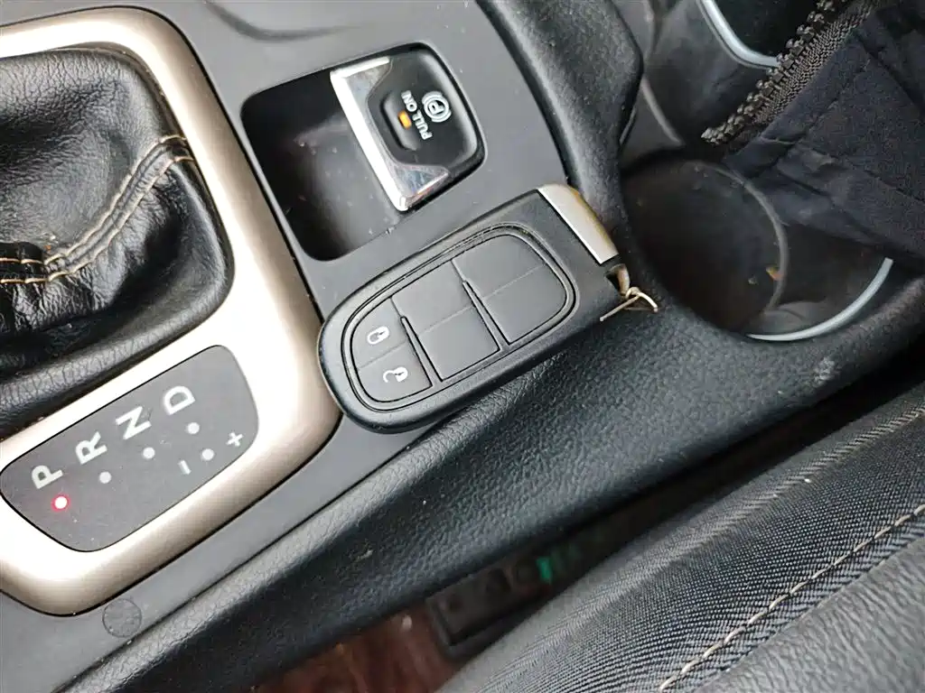 Jeep Cherokee 2017 — фото 9