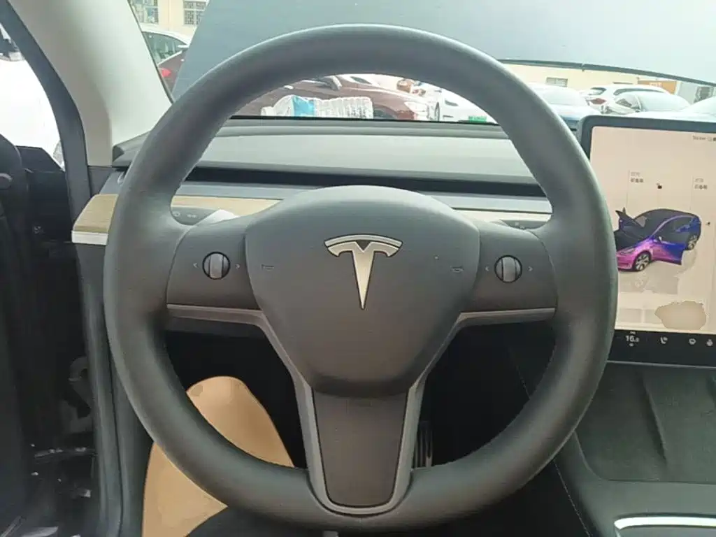 Tesla Model Y 2022 — фото 11