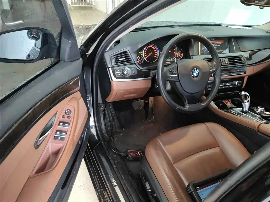 BMW 5 Series 2016 — фото 12