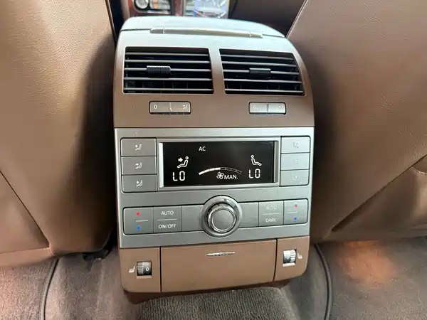 Volkswagen Phaeton 2013