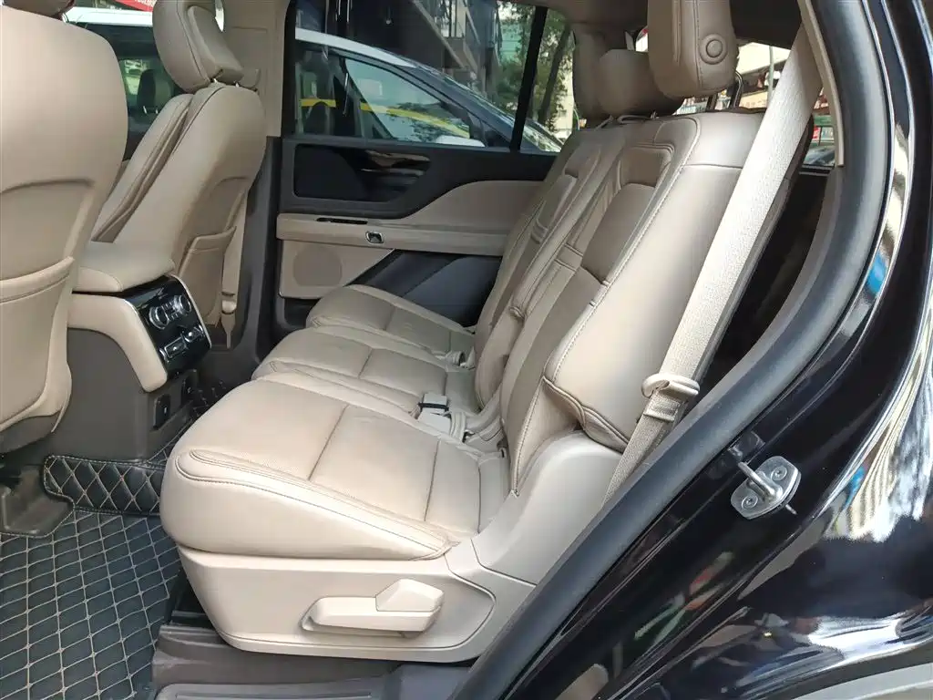 Lincoln Aviator 2020 — фото 19