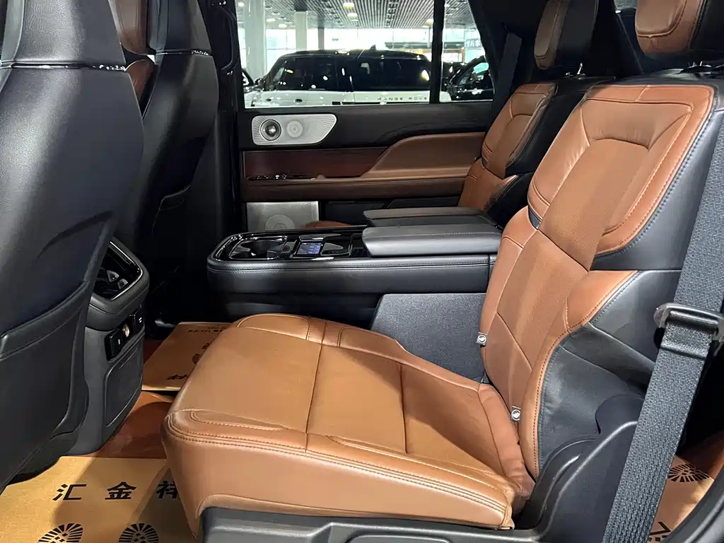 Lincoln Navigator 2024 — фото 16