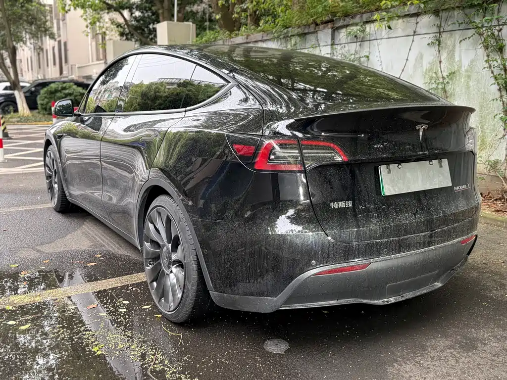 Tesla Model Y 2022 — фото 11
