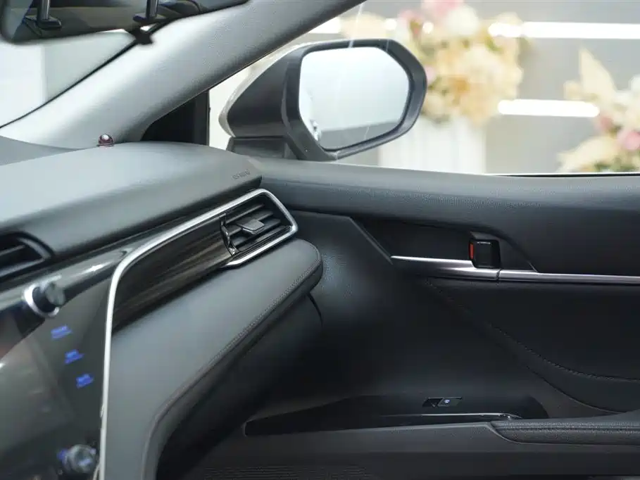 Toyota Camry 2020 — фото 16