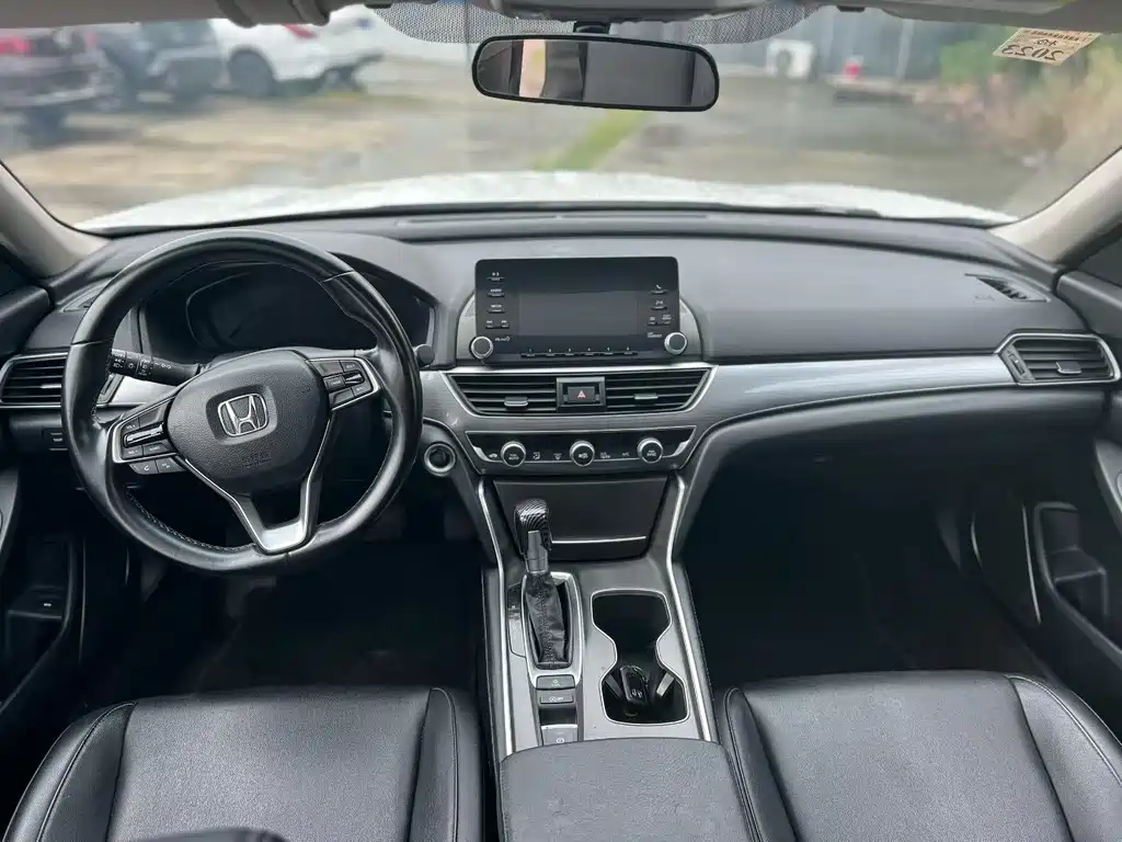 Honda Accord 2018 — фото 7