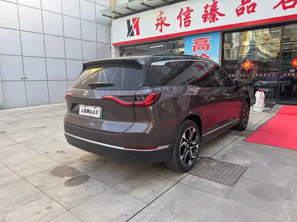 NIO ES8 2021