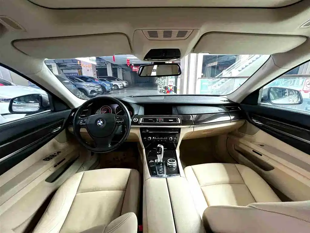BMW 7 Series 2012 — фото 8