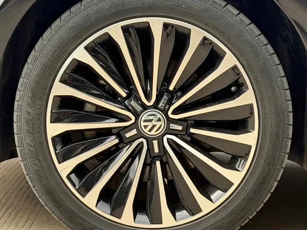 Volkswagen Passat 2017 — фото 10