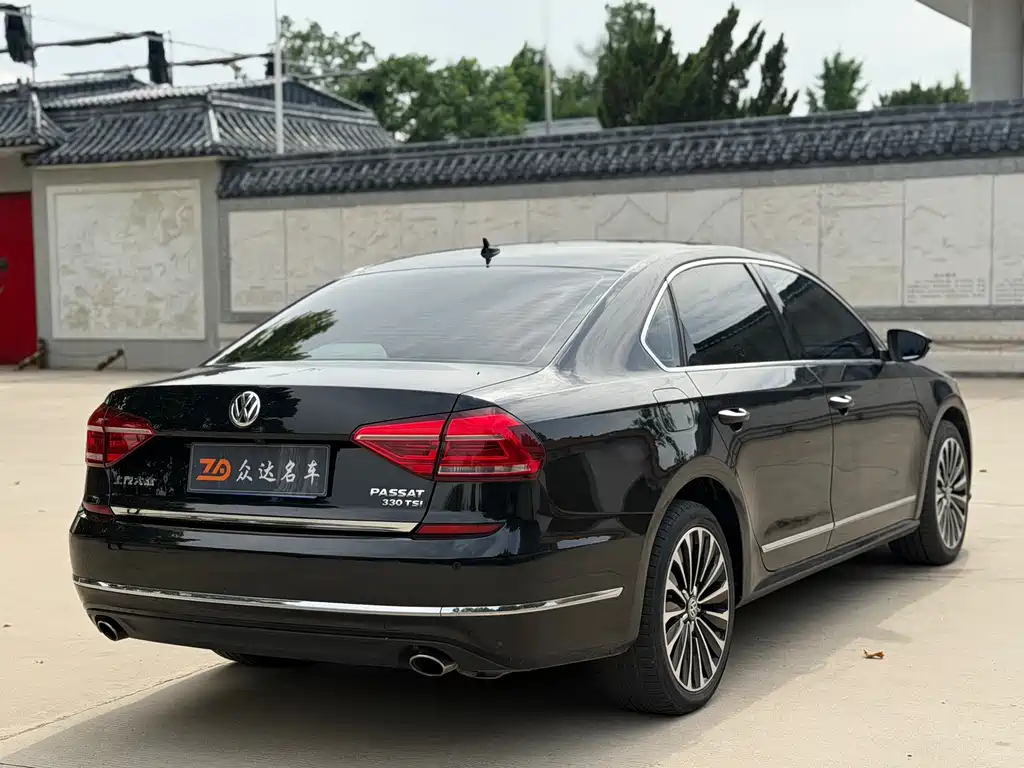 Volkswagen Passat 2017 — фото 12