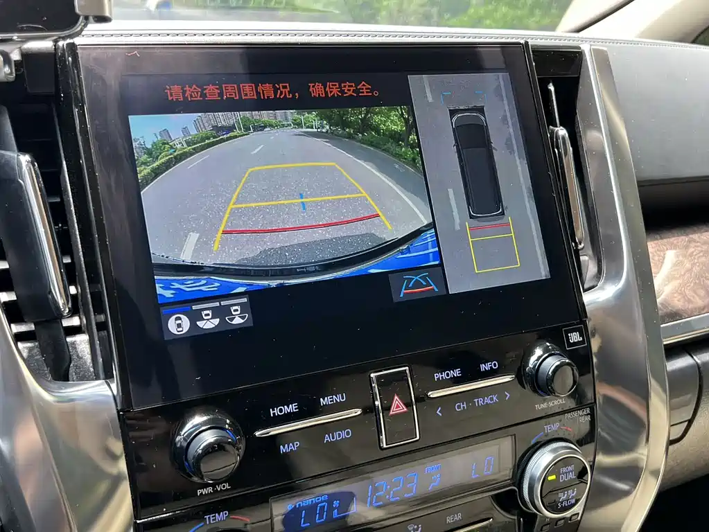 Toyota Vellfire 2021 — фото 18