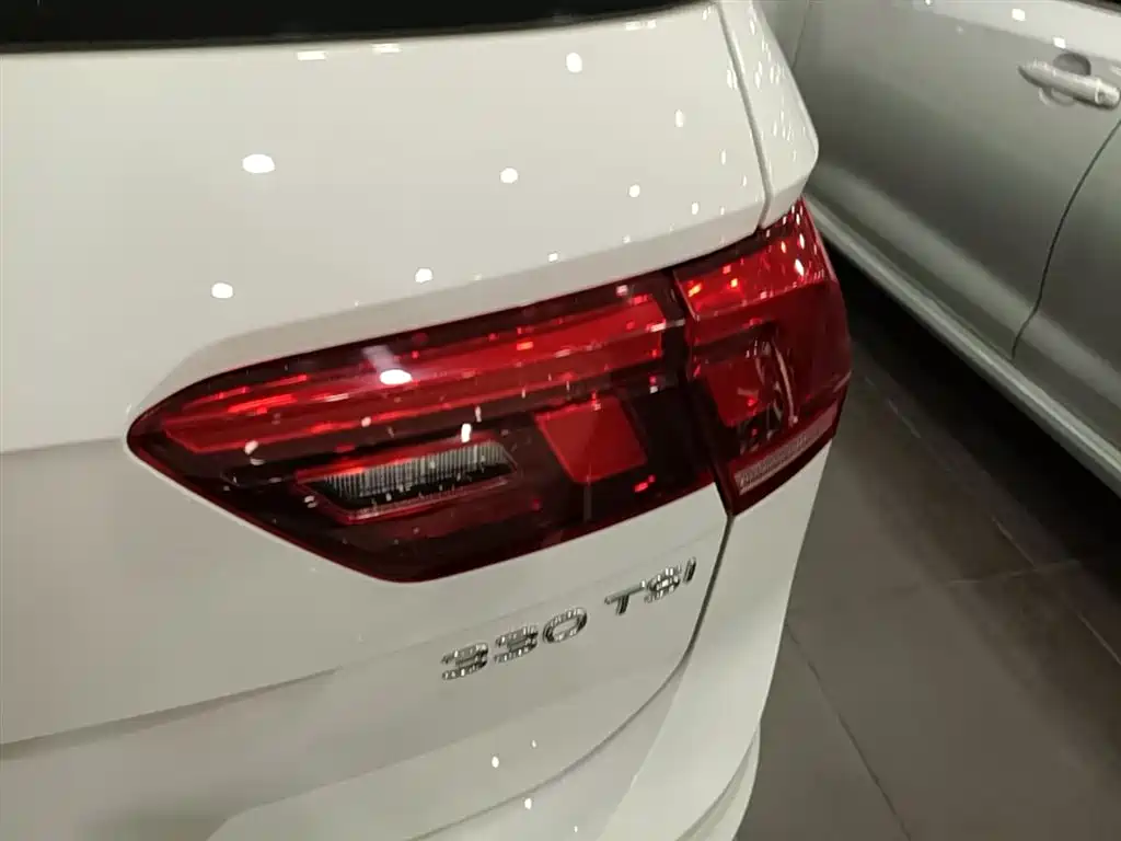 Volkswagen Tiguan L 2021 — фото 8