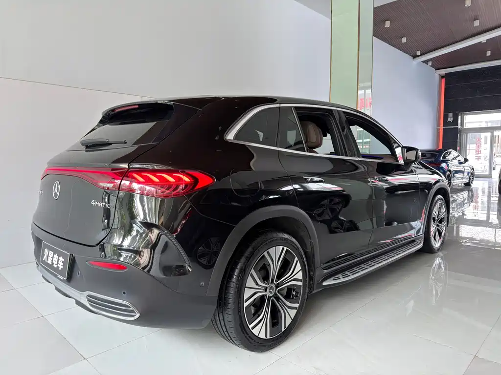 Mercedes-Benz EQE SUV 2024 — фото 15