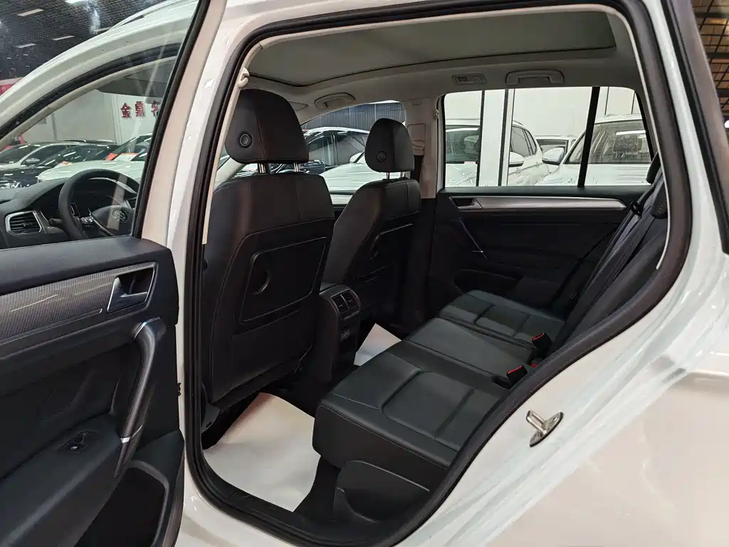 Volkswagen Golf Sportsvan 2020 — фото 14