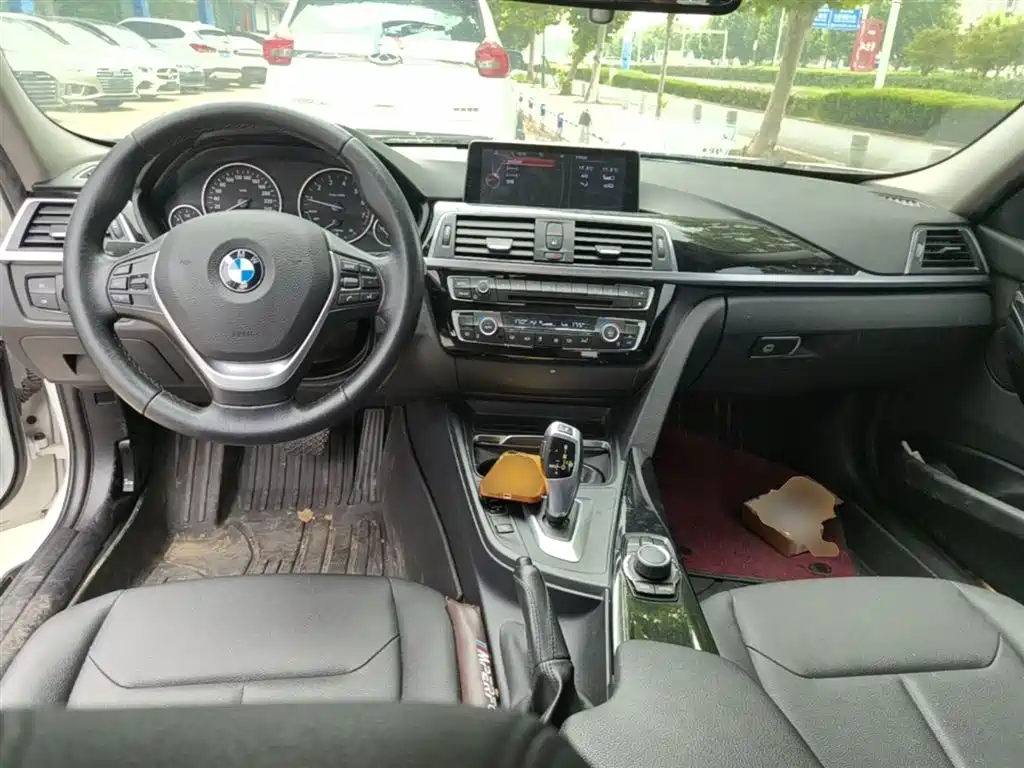 BMW 3 Series 2017 — фото 10