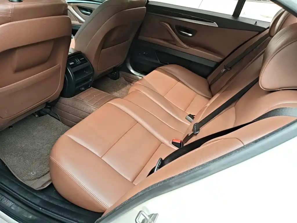 BMW 5 Series 2015 — фото 17