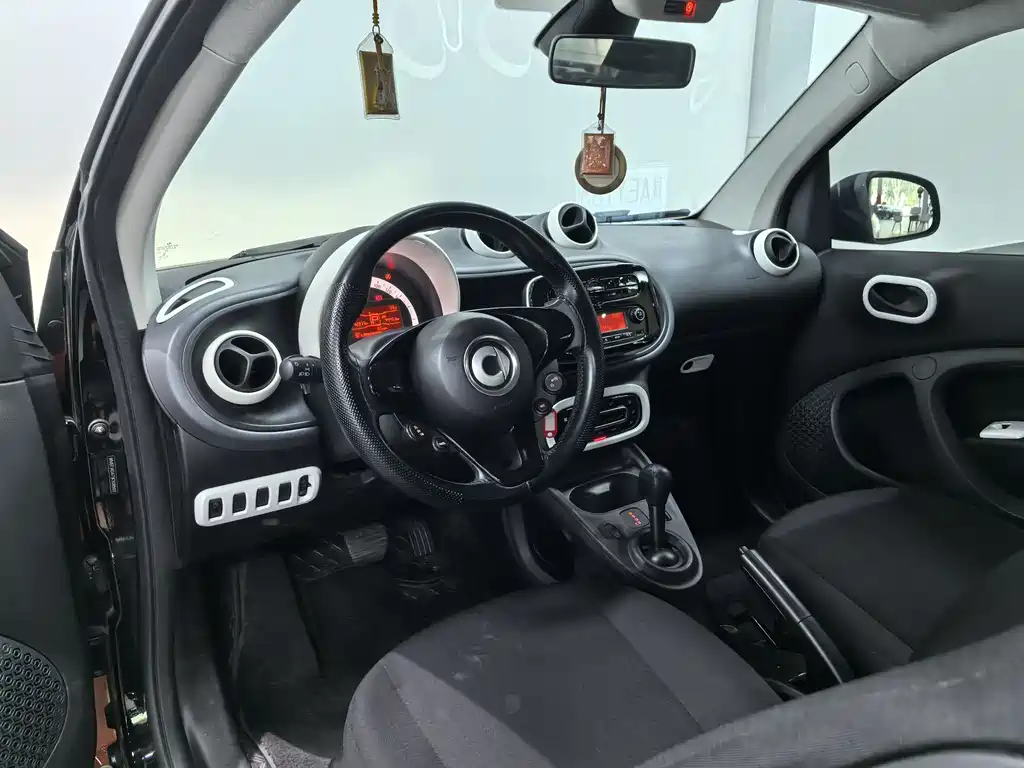 smart Fortwo 2018 — фото 15