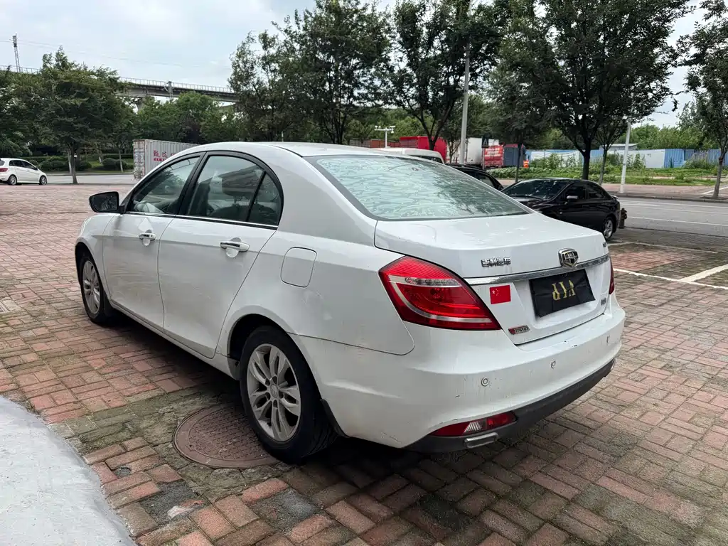 Geely Emgrand 2015 — фото 11