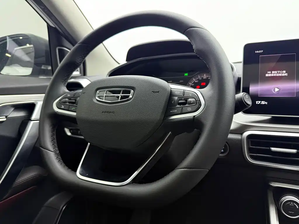 Geely Binyue 2021 — фото 15