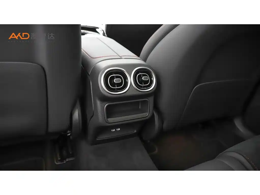 Mercedes-Benz GLC AMG 2025 — фото 9