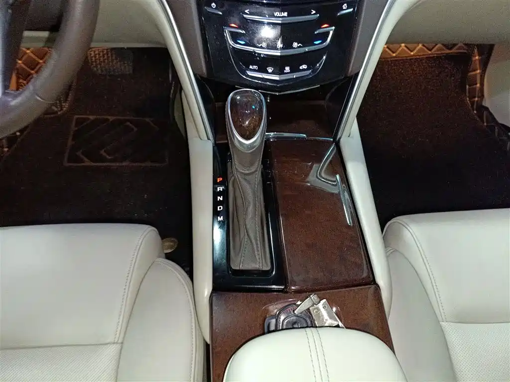 Cadillac XTS 2016 — фото 14