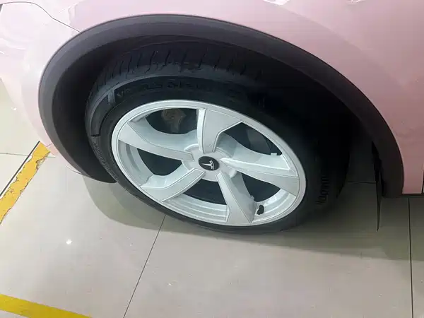 Tesla Model Y 2025