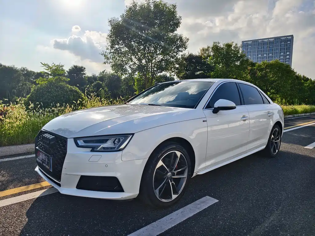Audi A4L 2018 — фото 1