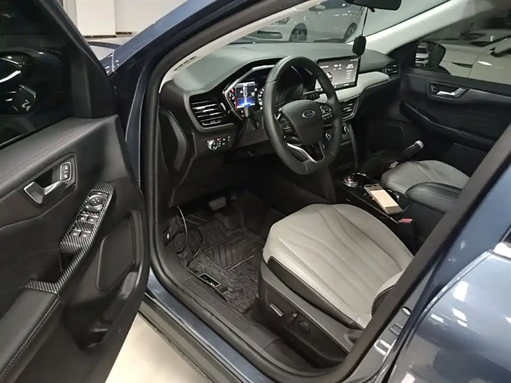 Ford Escape 2020 — фото 16