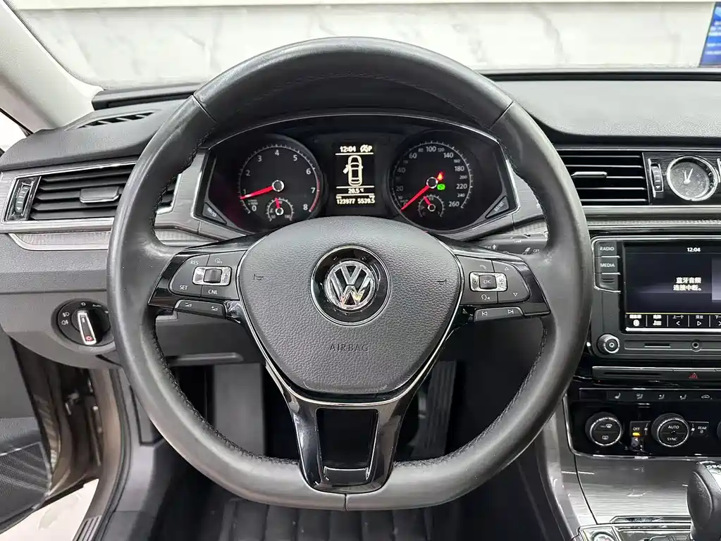 Volkswagen Passat 2017 — фото 9