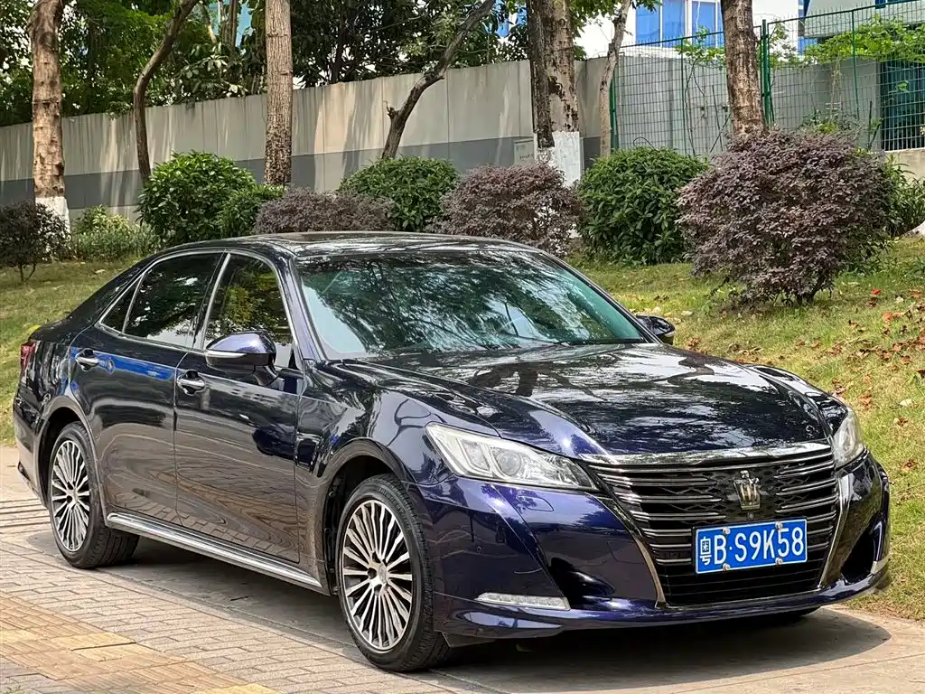 Toyota Crown 2018 — фото 3