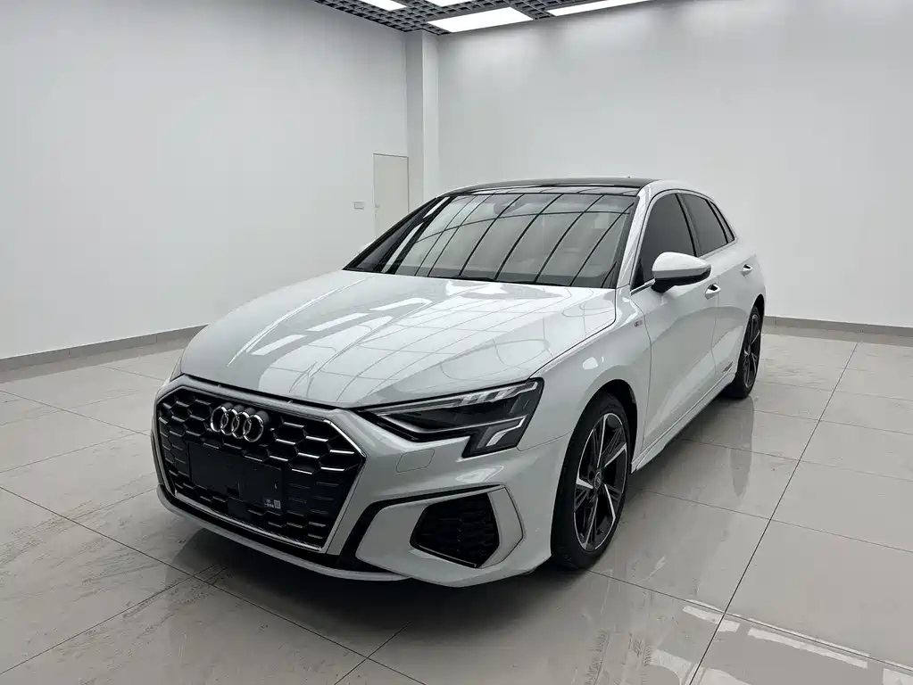 Audi A3 2022 — фото 1