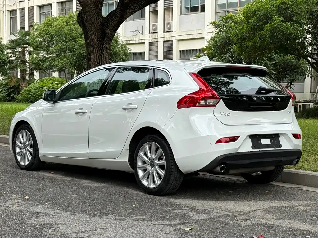 Volvo V40 2015 — фото 4