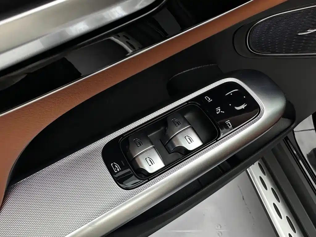 Mercedes-Benz GLC 2025 — фото 24