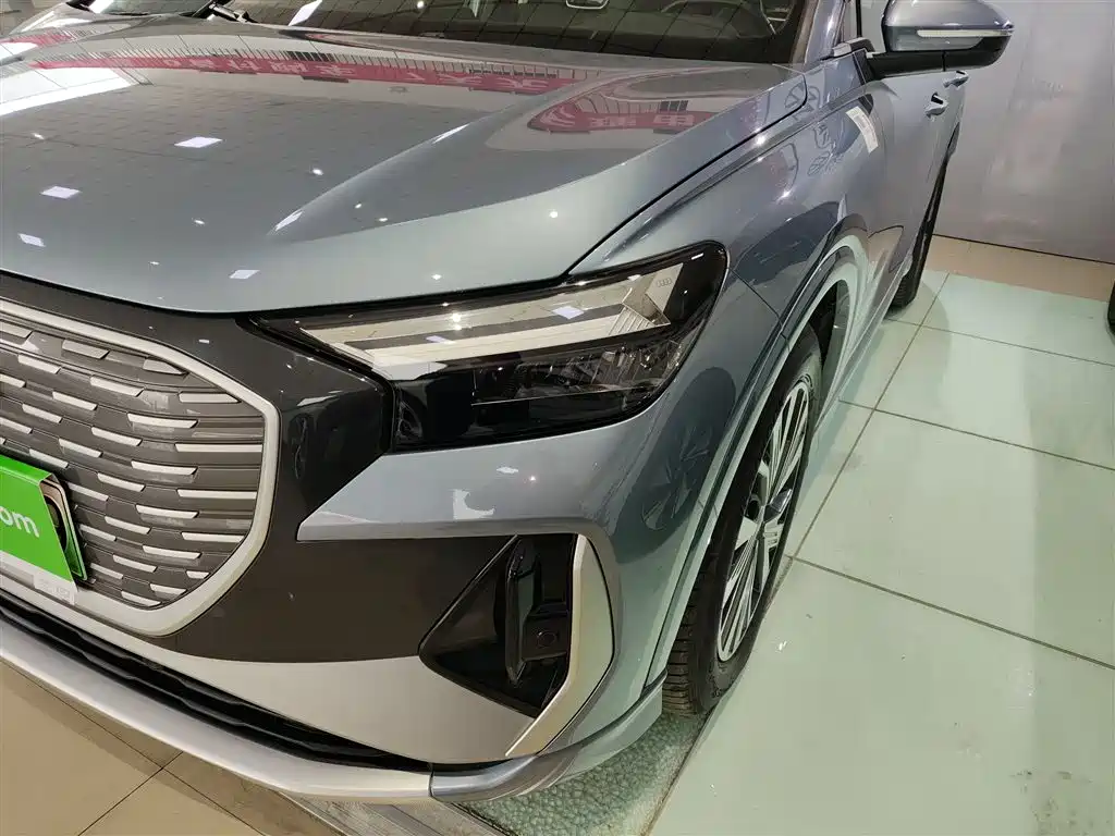 Audi Q4 e-tron 2024 — фото 24