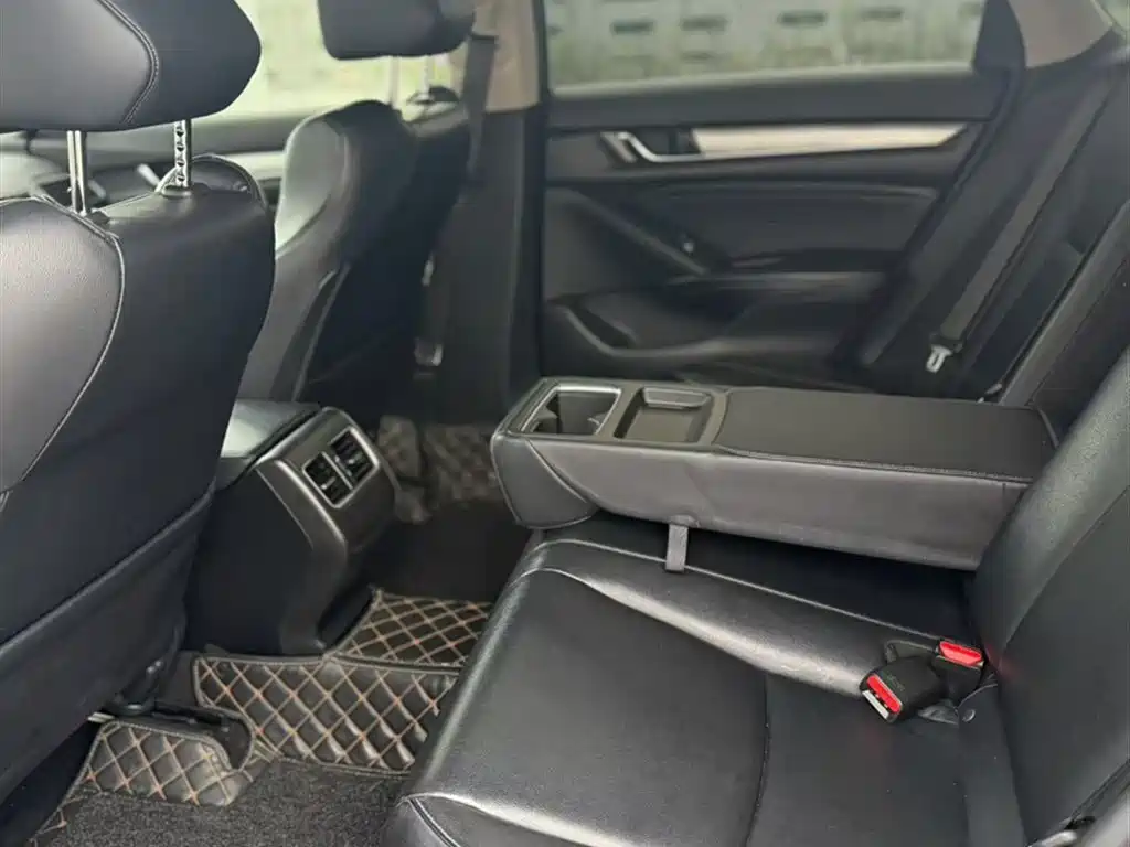 Honda Accord 2019 — фото 11